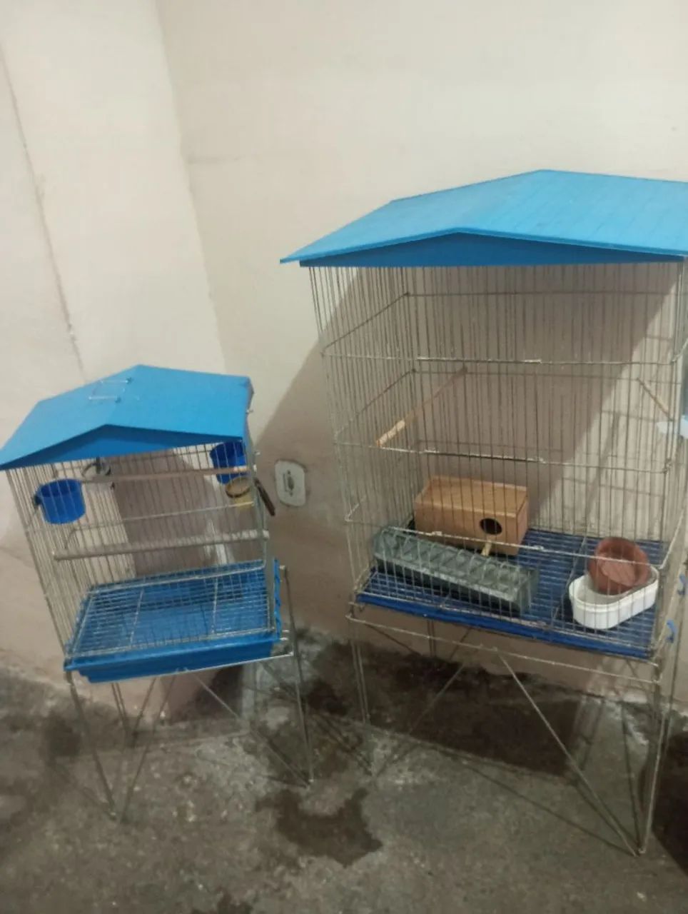 Vendo dois viveiros em bom estado, pronto para usar.