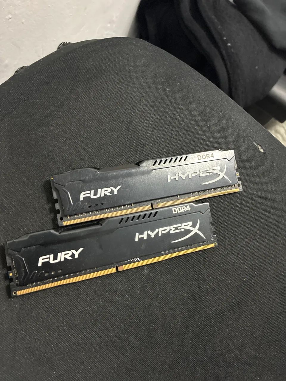 HYPERX 2x4gb RAM (8gb de ram no total)(2400MHZ)