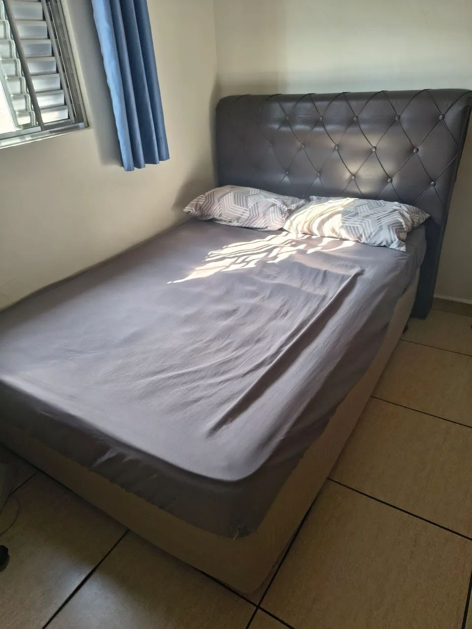 Quarto completo guarda roupa, cama de casal box e cômoda  - Foto 3