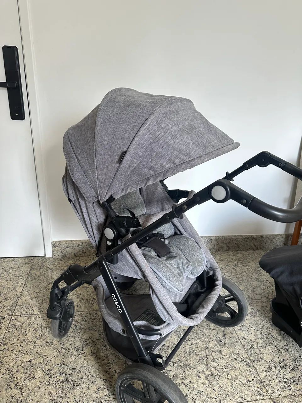 Carrinho de bebê cosco + bebê conforto e base  - Foto 5