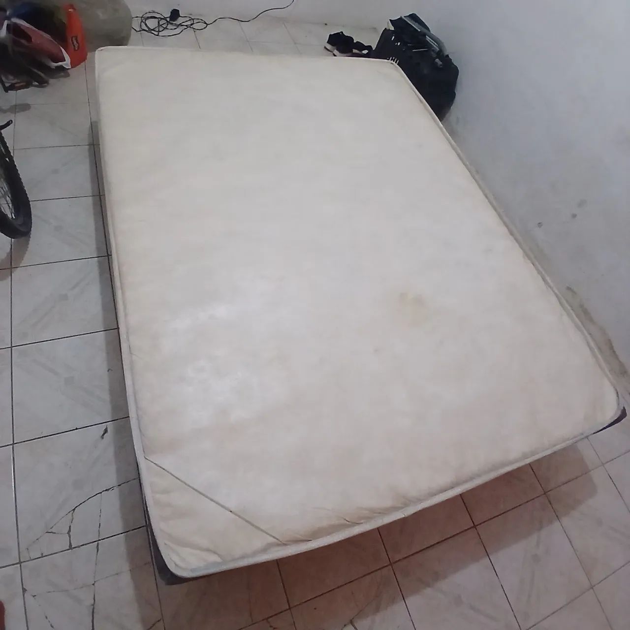 Base de Cama Box Casal Usada