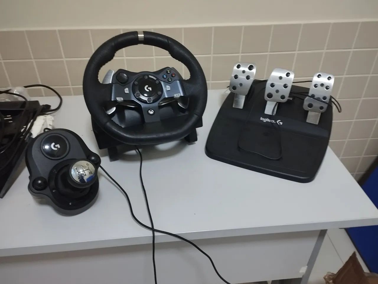 Logitech G920 muito íntegro. 