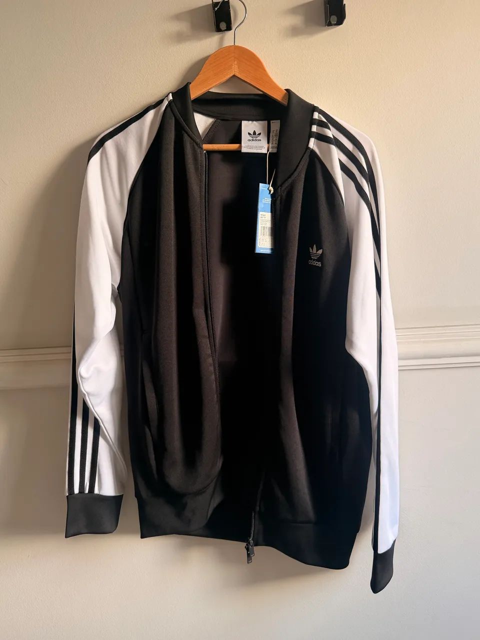 Moletom Adidas com etiqueta 
