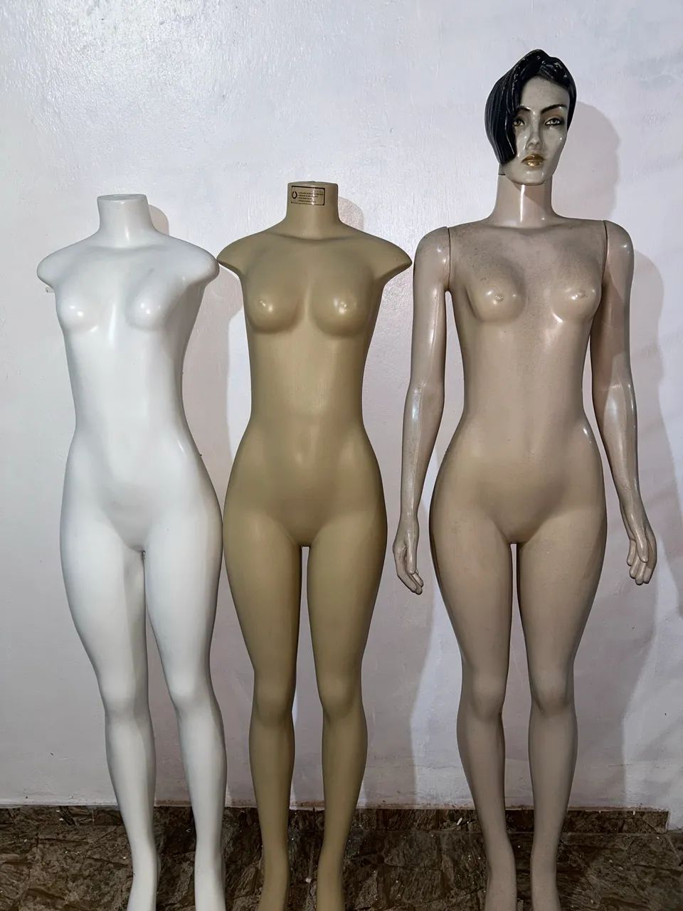 Kit 3 manequins Femininos para loja 