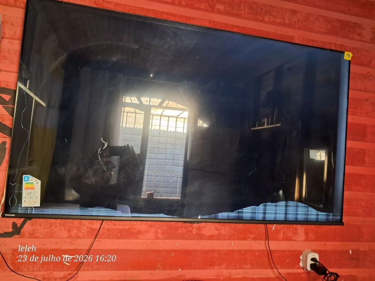 Vende-se tv Toshiba de 65 polegadas - Foto 2