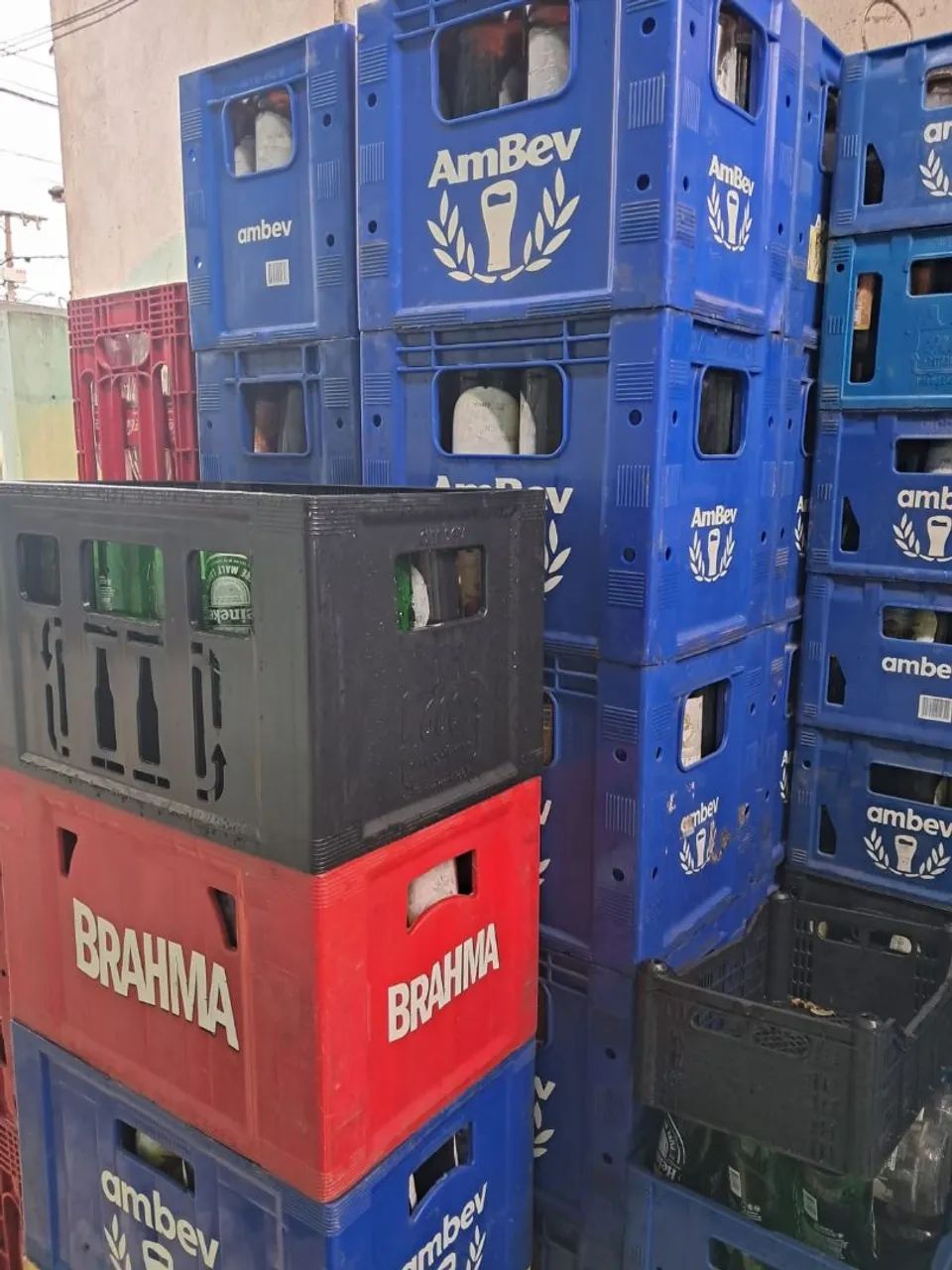 Vendo Garrafas de Cerveja Com Engradados. - Foto 2