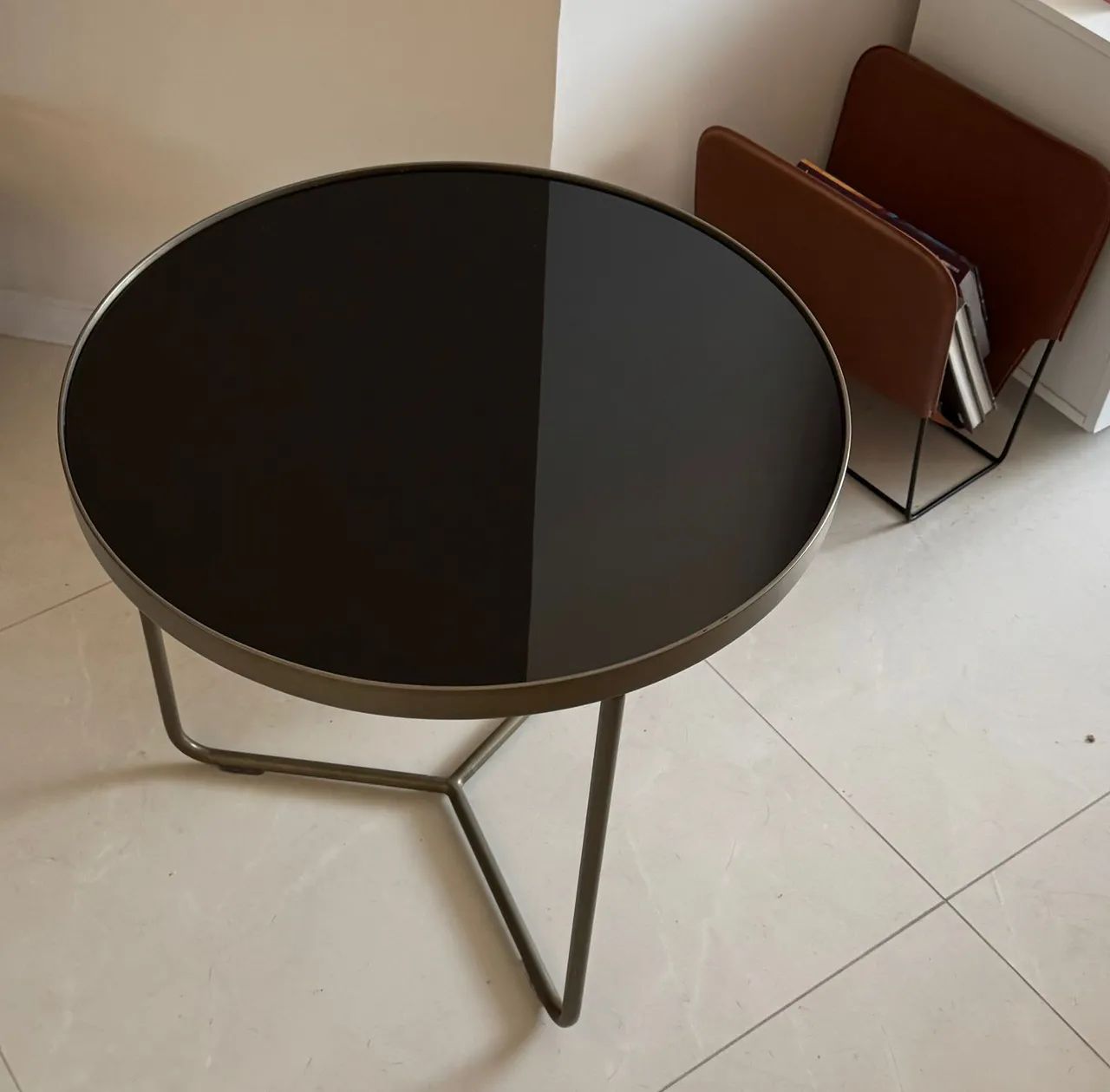 Mesinha de centro com tampo de vidro preto - Foto 5
