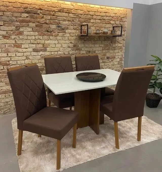 Mesa de jantar com 4 cadeiras ( no estoque)