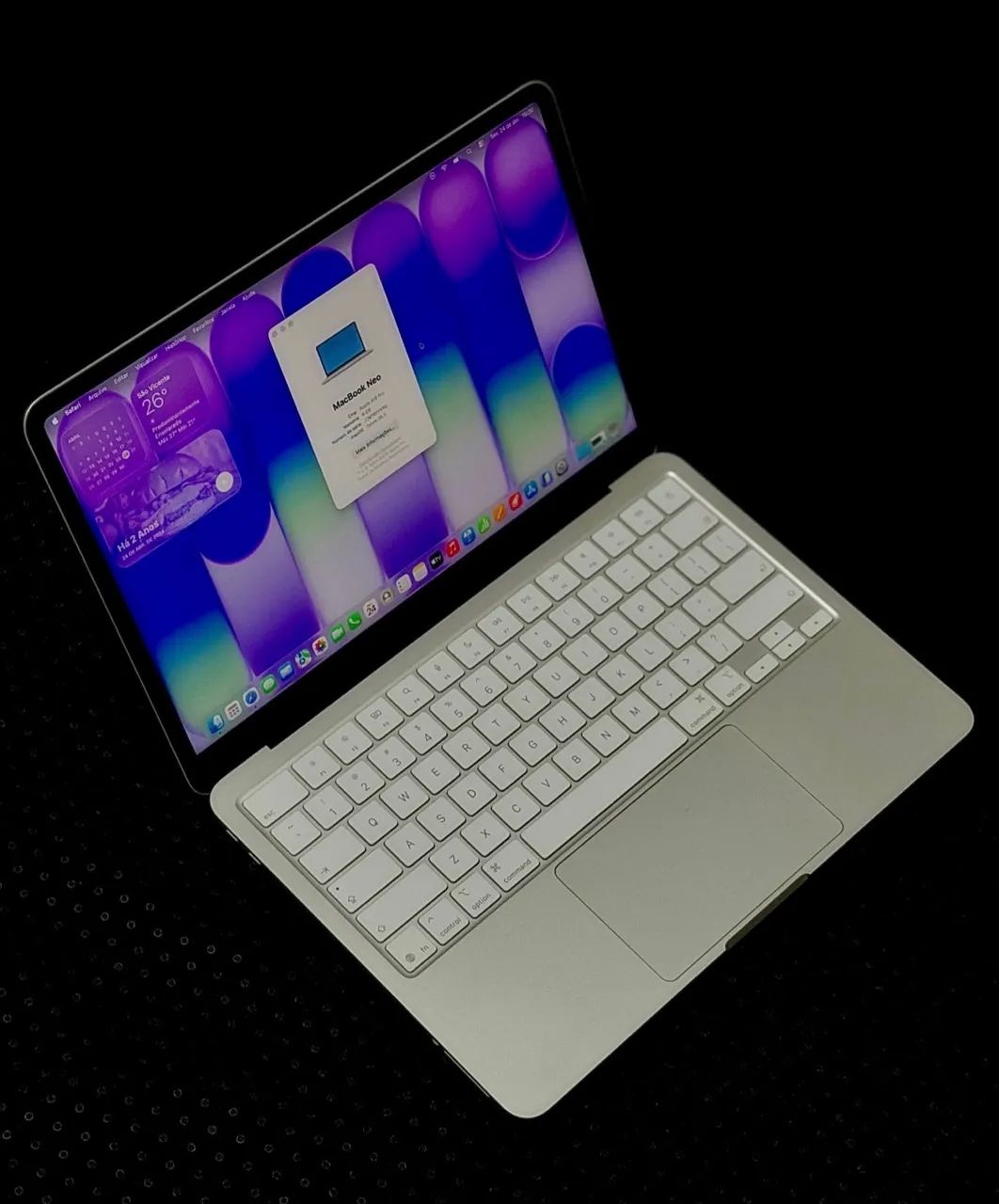 MacBook neo silver impecável na garantia Apple até abril 2027