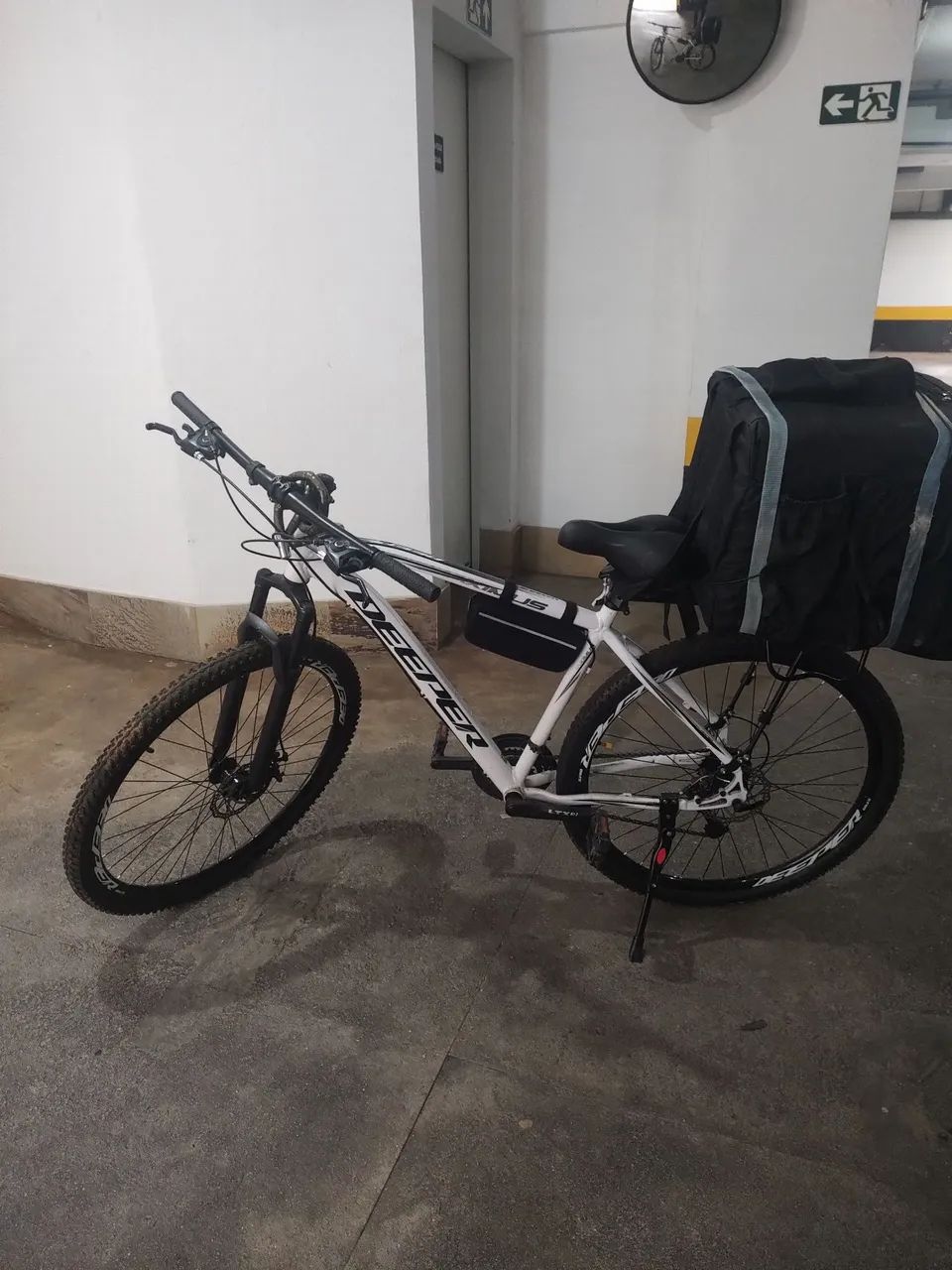 Bicicleta aro 29 ,21 machas com Bag de entregador - Foto 2