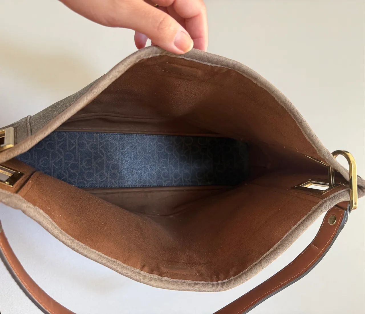 Bolsa Calvin Klein Original, Monograma, Grande, Marrom, Ótimo Estado - Foto 3