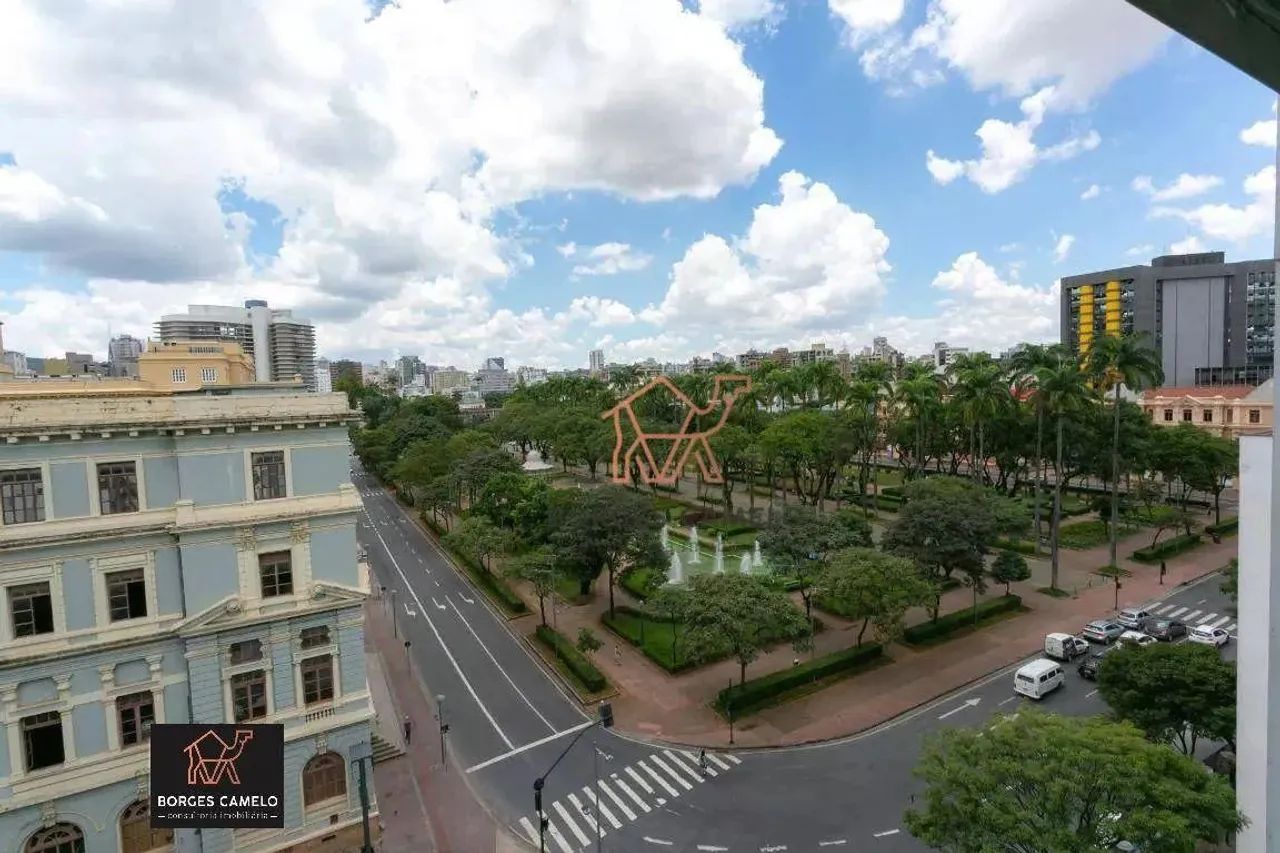 Apartamento com 300m² na Praça da Liberdade para locação!