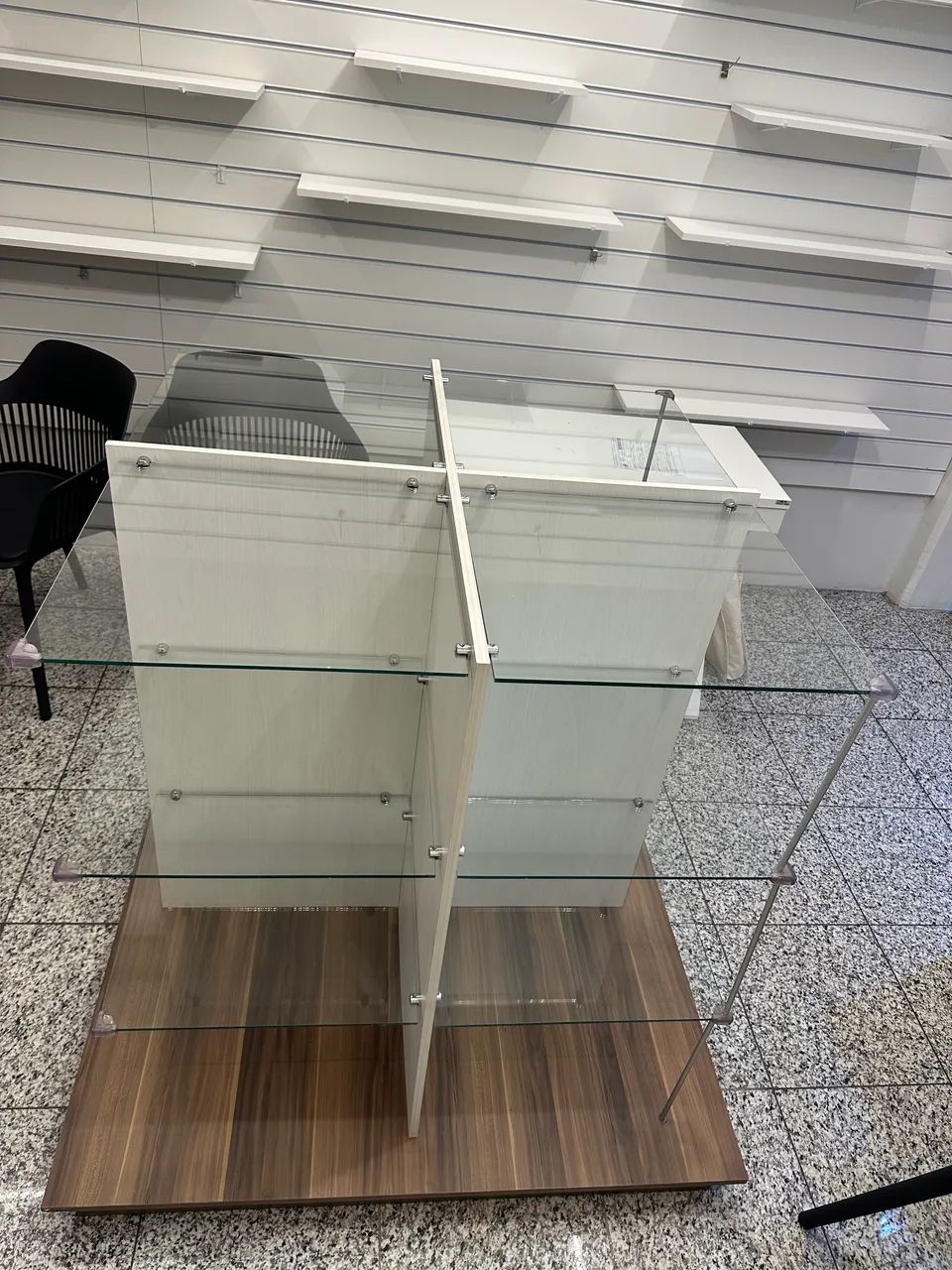 Móveis para Loja: Estantes, Painéis, Expositor, Caixa, Vitrine com Iluminação, Prateleiras - Foto 4