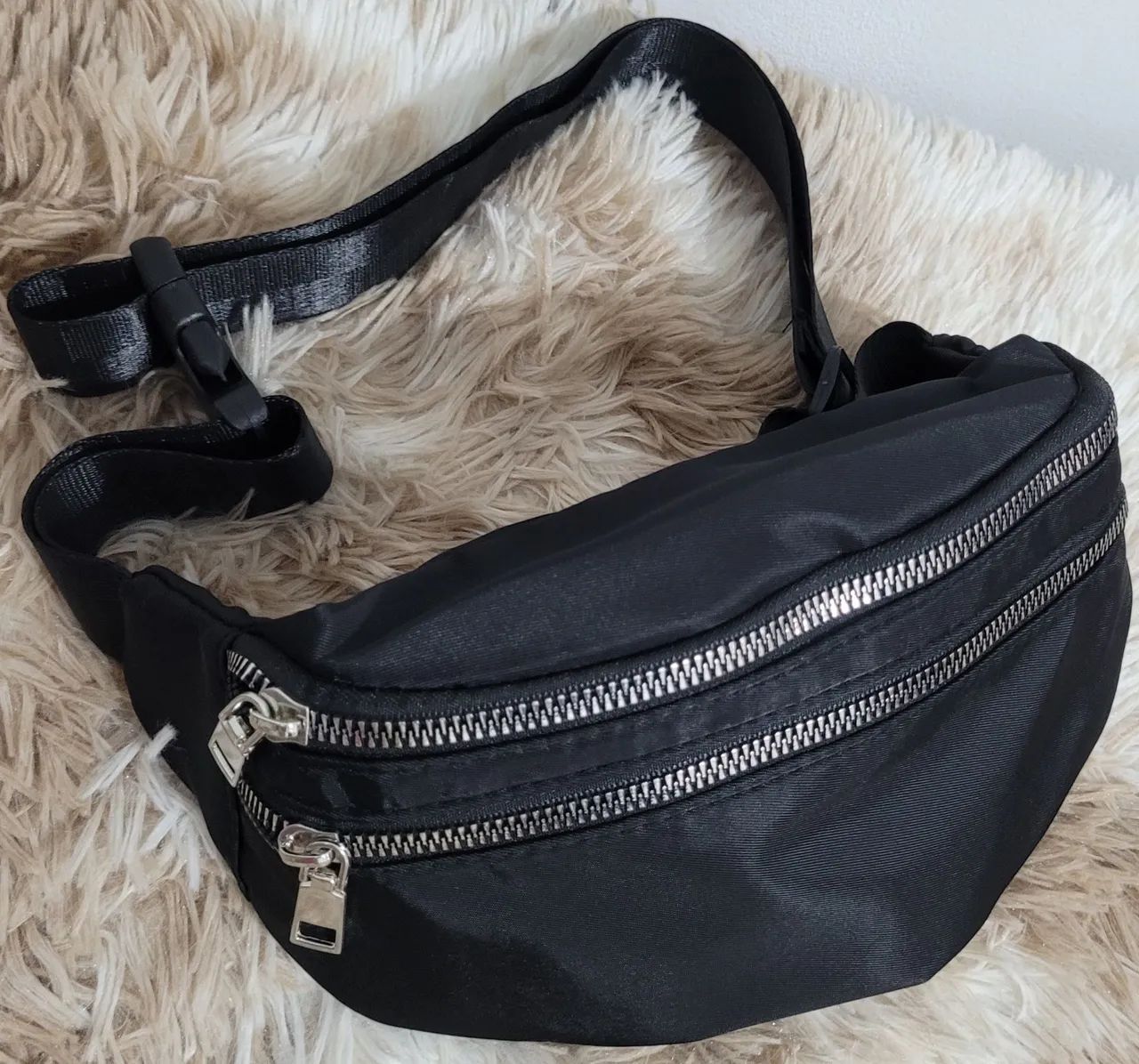 Bolsa de ombro impermeável nova, modelo pochete corporal preta - Foto 2