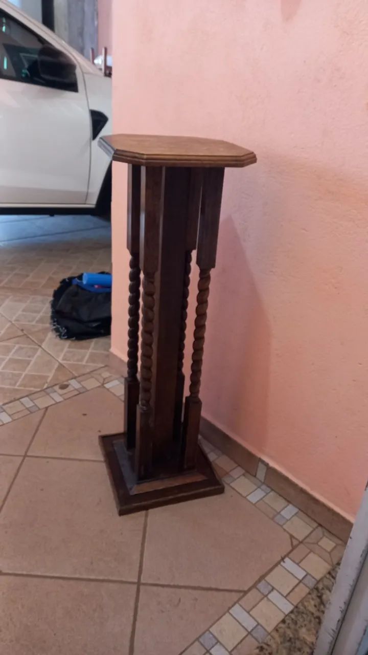 Pedestal em Madeira