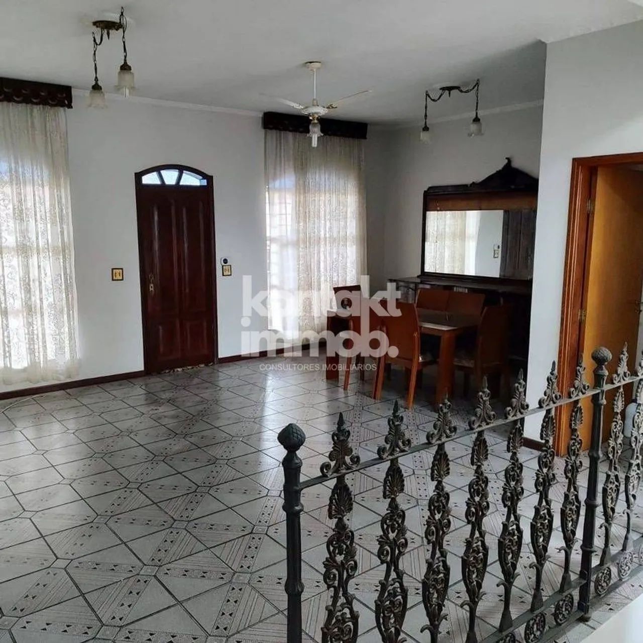 Casa à venda e para alugar 5 quartos em Jardim Refúgio