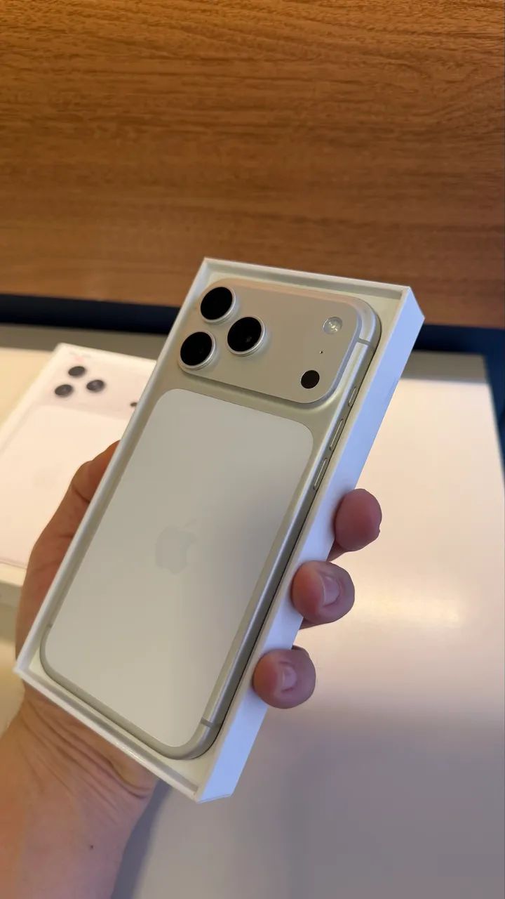 iPhone 17 Pro Max Silver 256GB, Seminovo Garantia Apple até Março