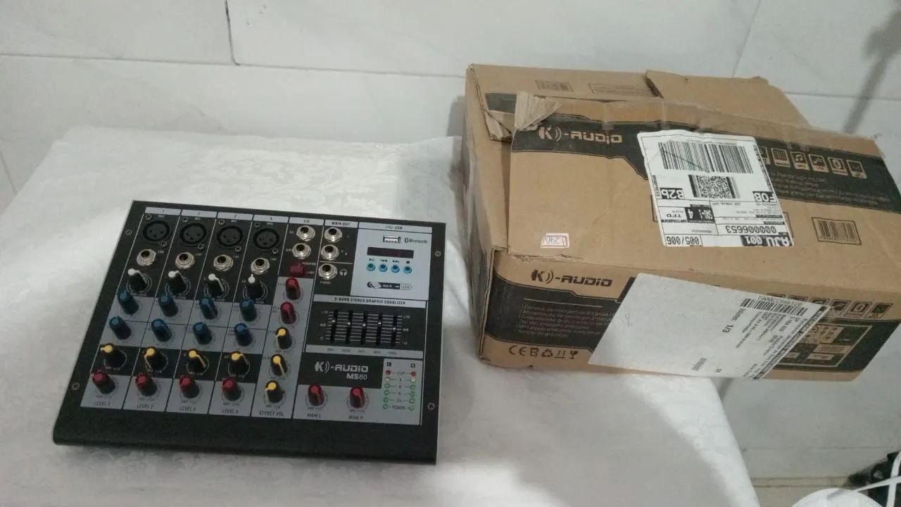 Mesa de som con caixa amplificada  - Foto 4