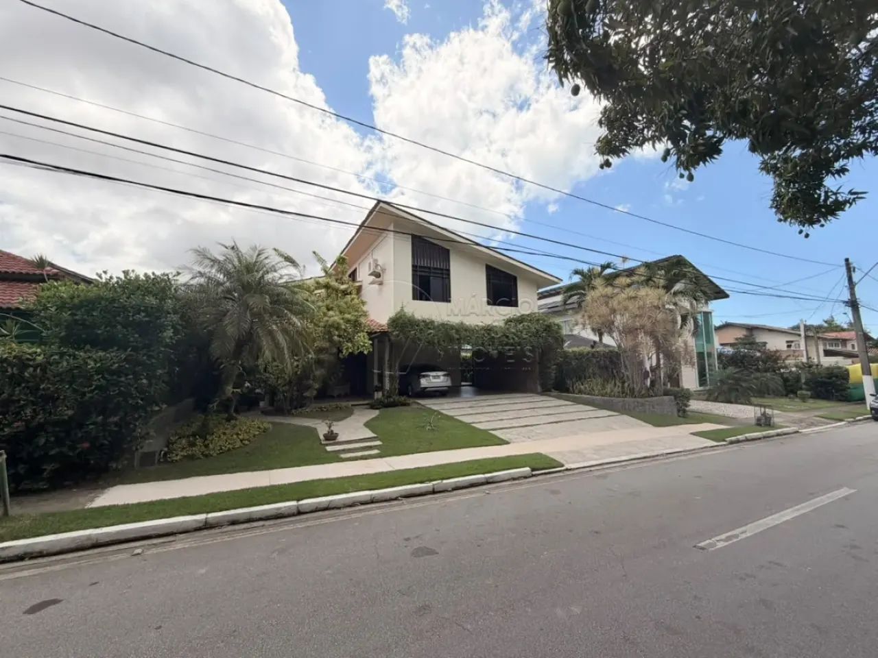 Casa com 4 Quartos e Jardim à venda no Aldebaran Ômega