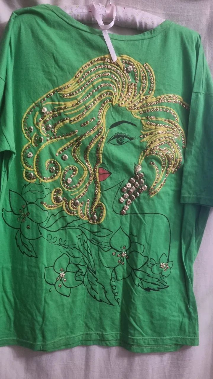 Camiseta bordada brilhosa G - Foto 2
