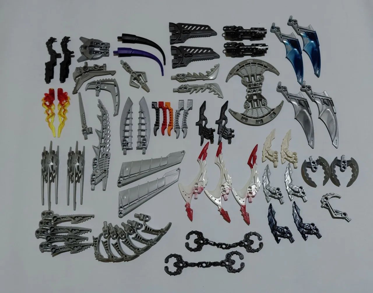 Lote de peças lego Bionicle e Hero Factory
