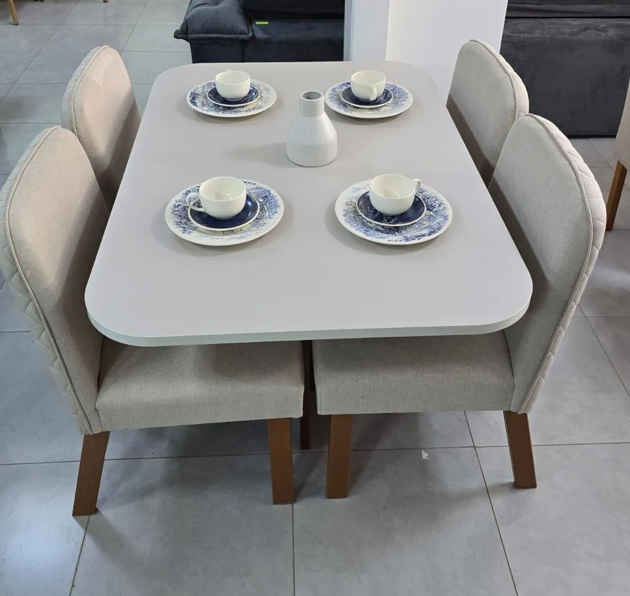 Mesa de jantar 4 cadeiras 