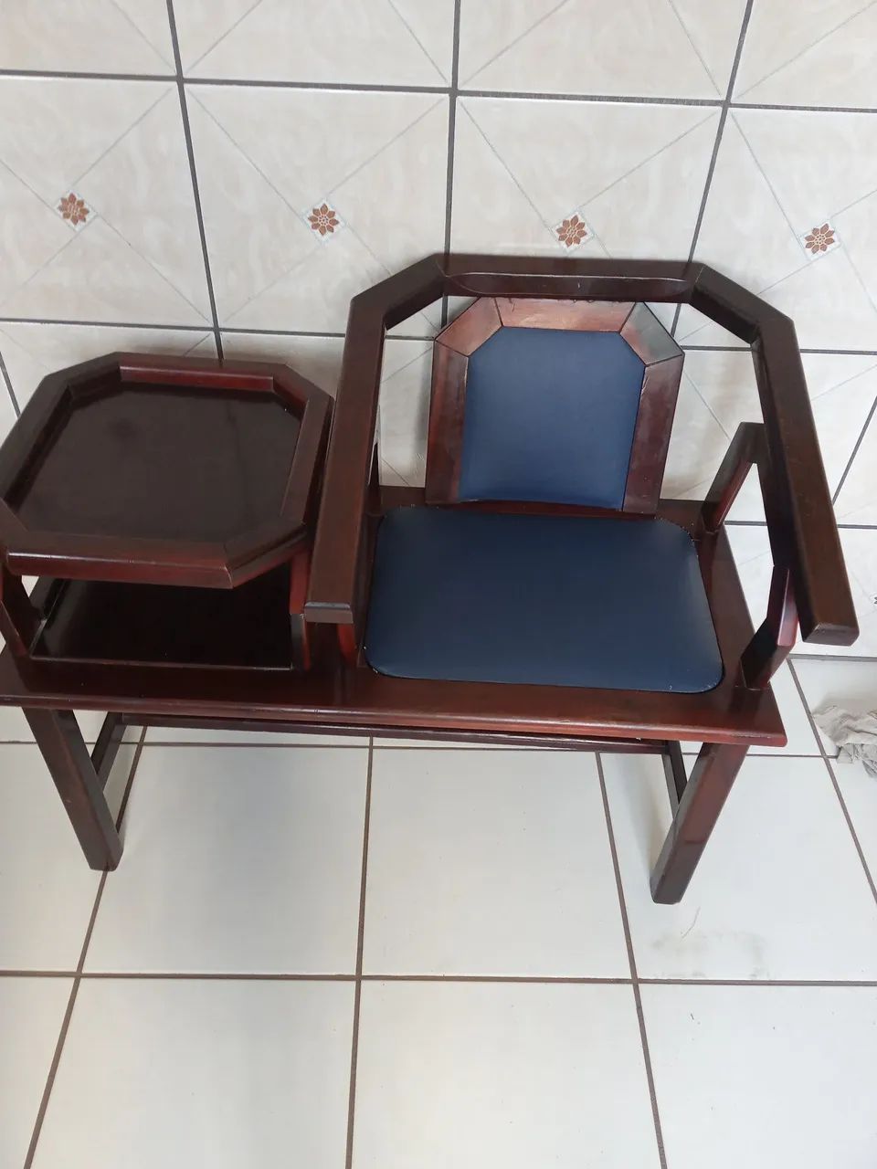 Conjunto de madeira com assento azul  - Foto 2