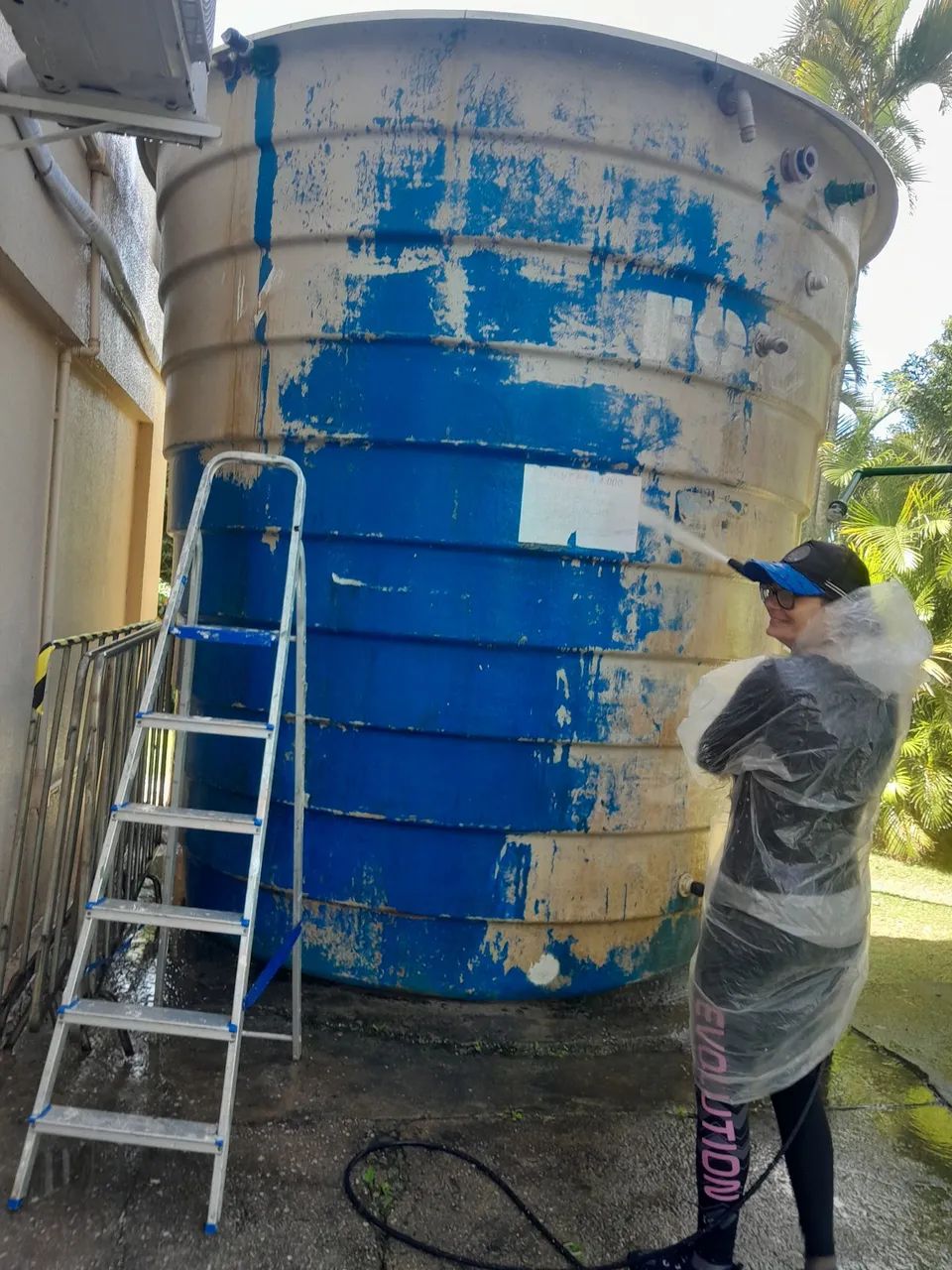 Trabalho com limpeza de telhados,de terrenos,podas arvores,lavação, restauraçao comAdriano - Foto 3