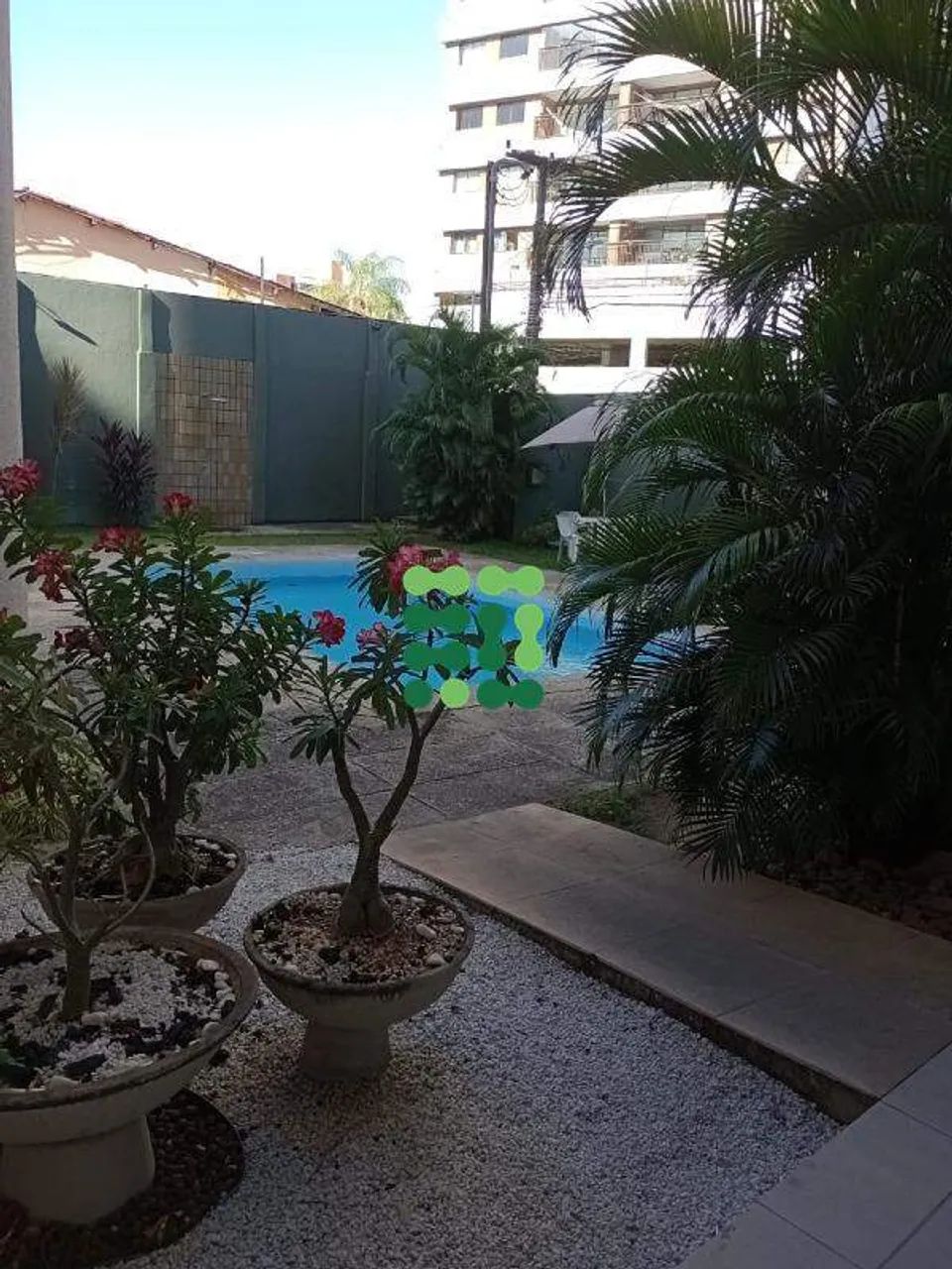 AMPLO APARTAMENTO COM 3 QUARTOS, SENDO 2 SUÍTES, EM CONDOMÍNIO COM PISCINA