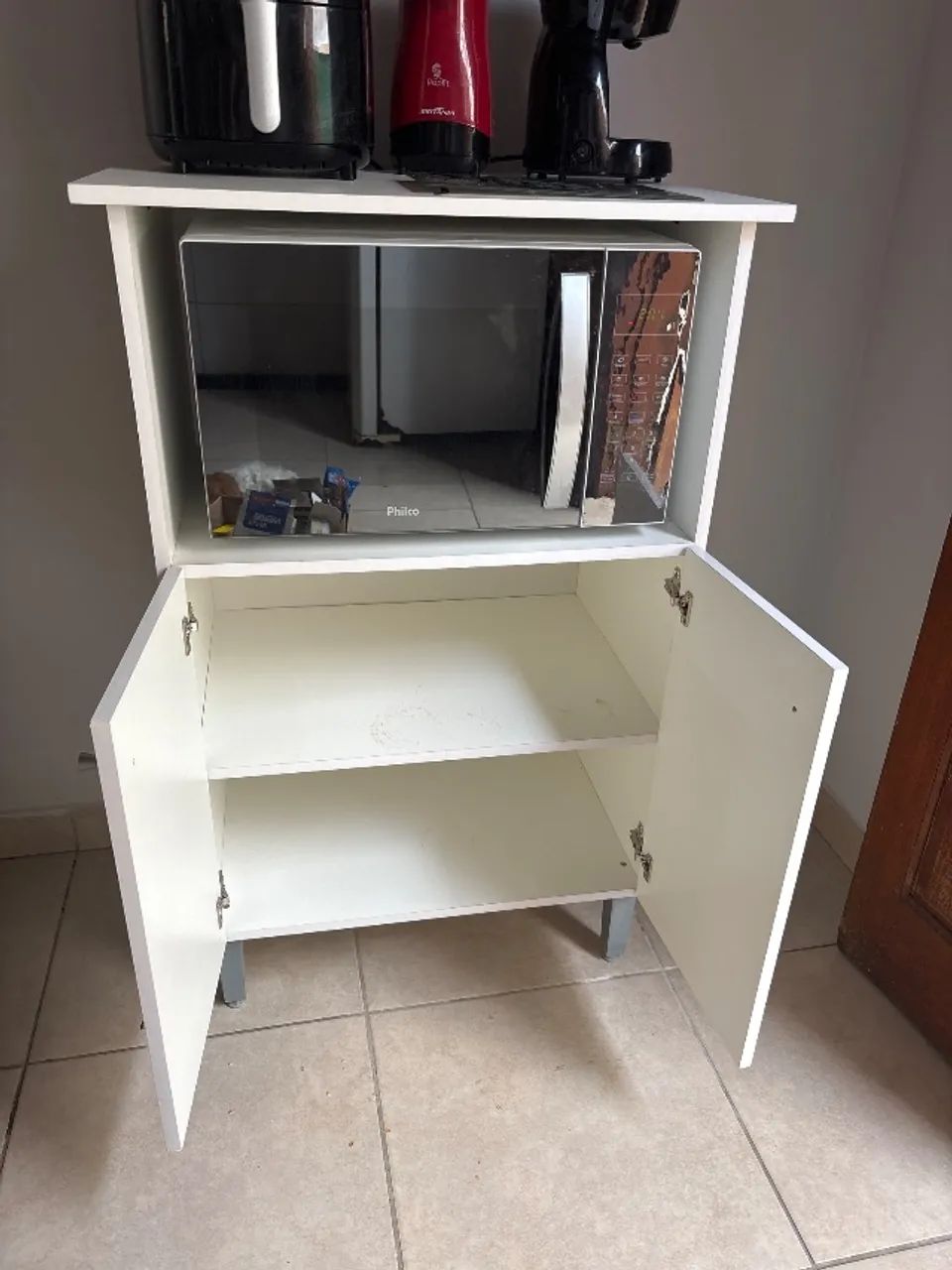 Armário de cozinha com espaço para microondas e dispensa - Foto 2