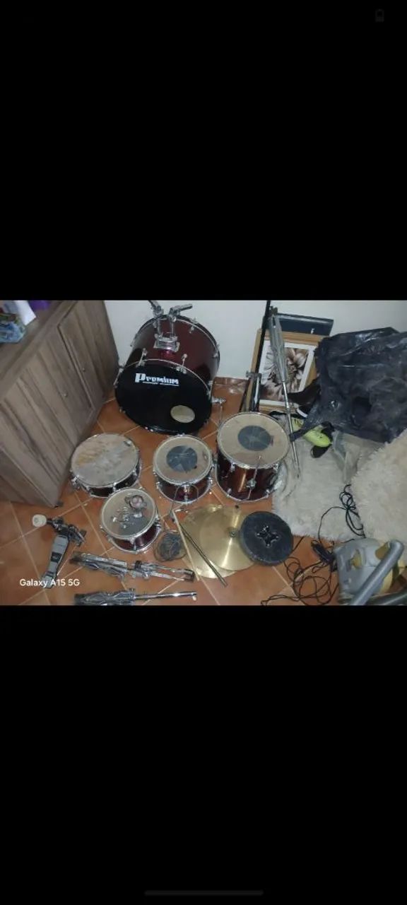 Bateria usada com algumas avarias mais funcionando perfeitamente 