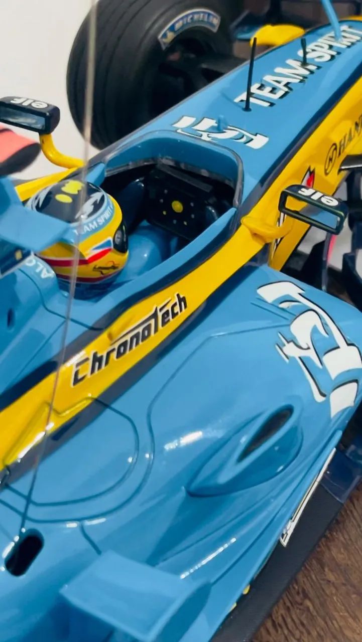 Carro de controle remoto F1 Renault R26 F.Alonson GP Brasil 2006 1.18 - Foto 3