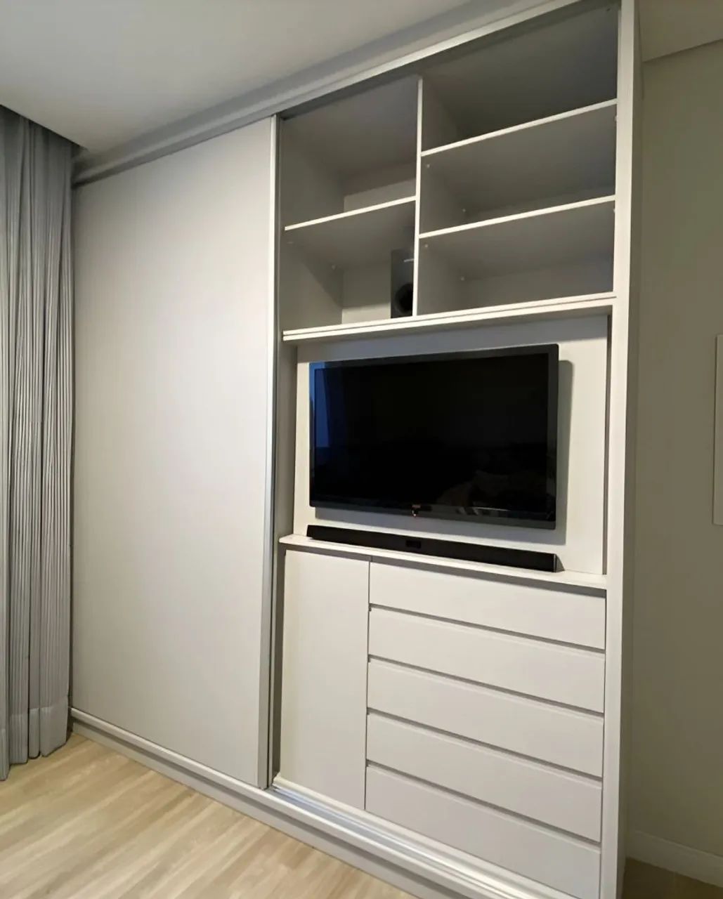 Guarda Roupas Com Espaço Para TV