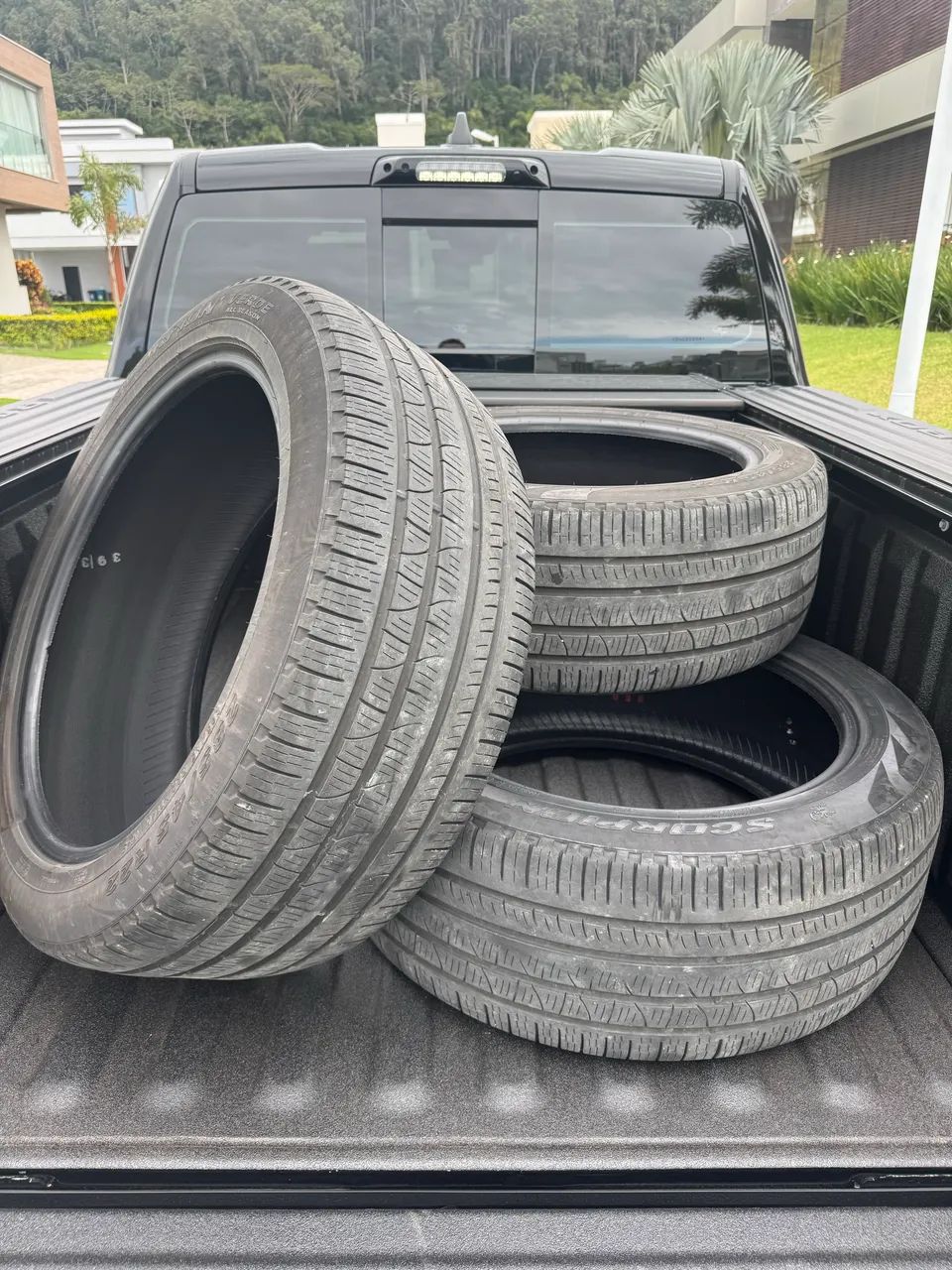 Pneu Pirelli 285/45 R22 - Foto 5