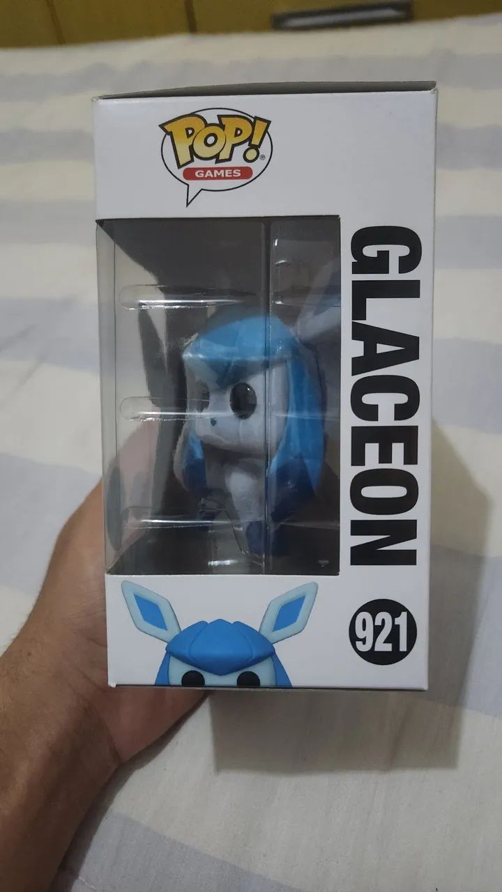 FUNKO POP GLACEON FLOCKED SPECIAL EDITION 921 POKEMON
