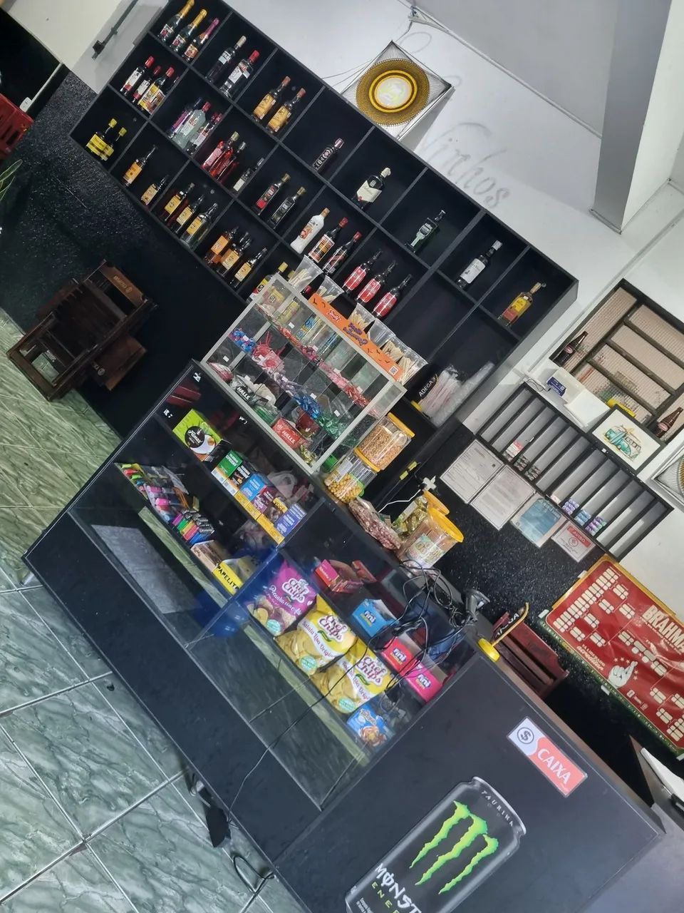 Vendo balcão preto e prateleira preta 
