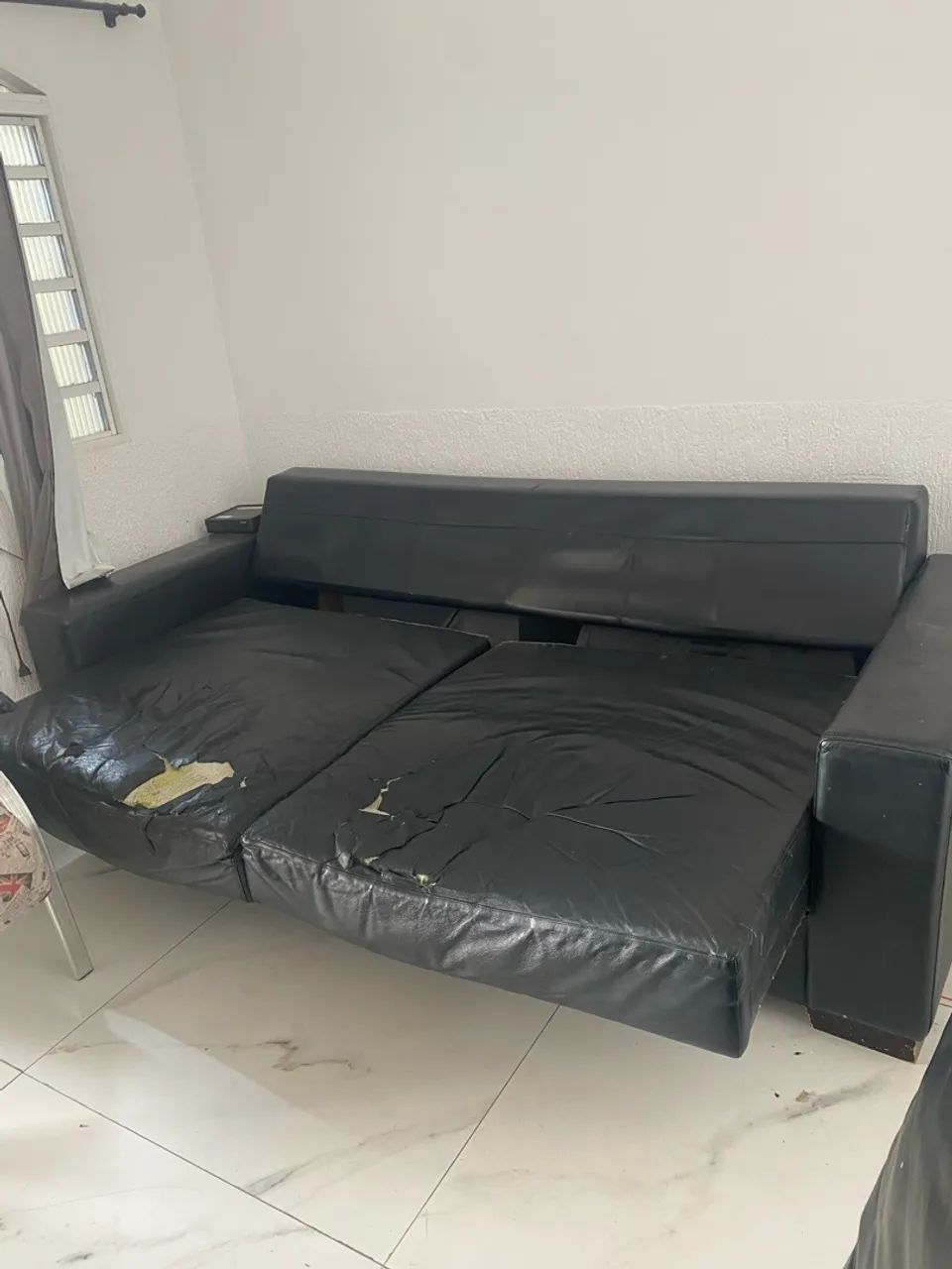 Vendo sofá 3 lugares em couro legítimo  - Foto 4