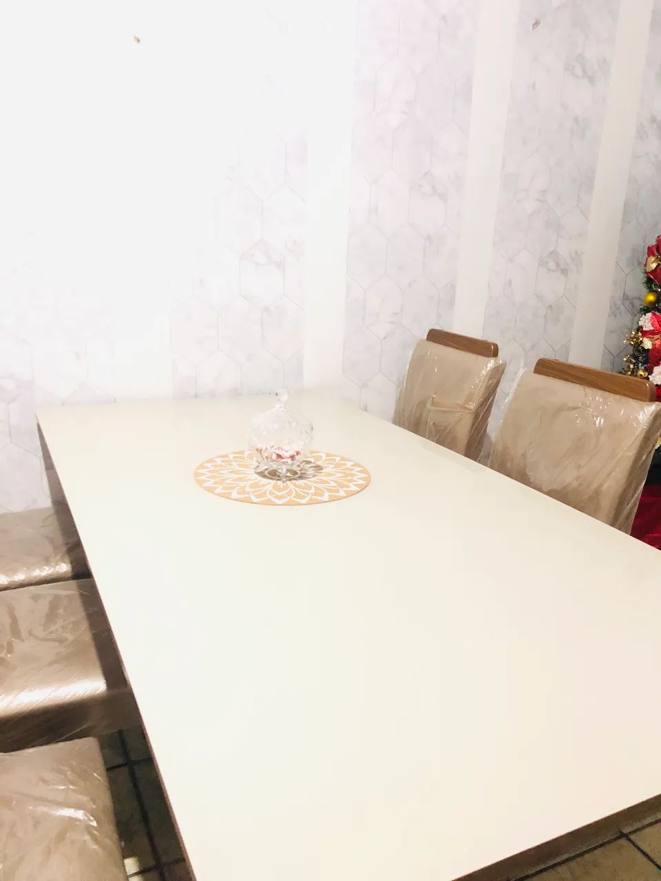 Vendo mesa com 6 cadeiras / motivo: mudança  - Foto 2