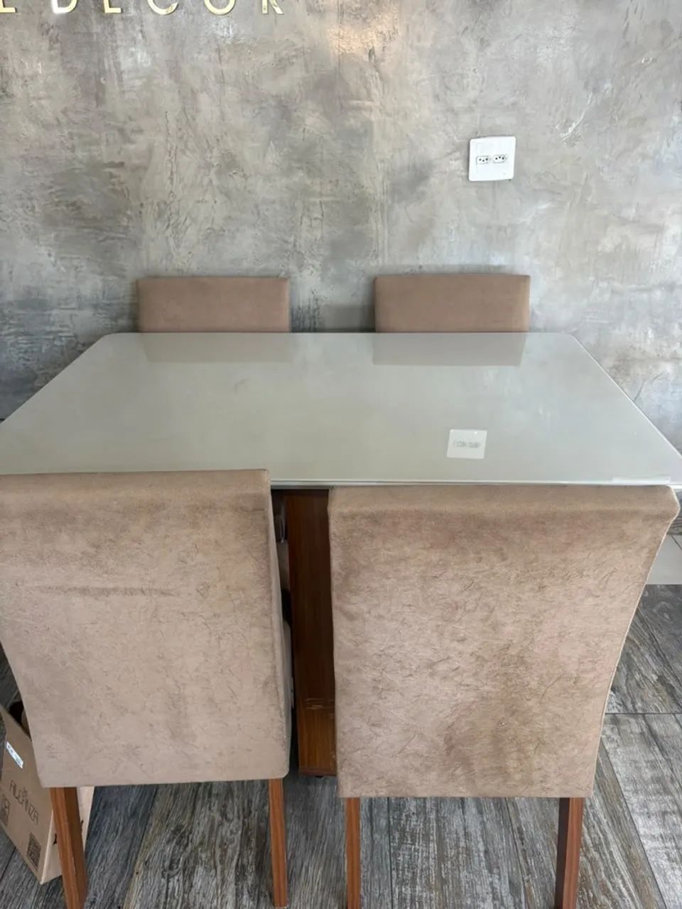 Mesa com 4 cadeiras
