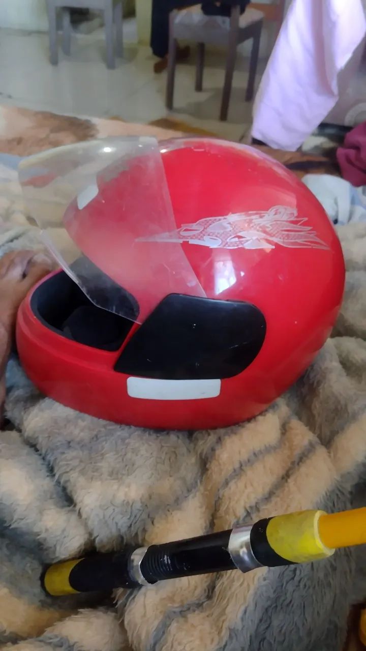 Capacete e sapato e tênis  - Foto 3