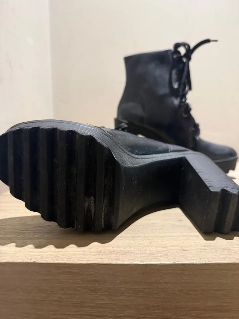 Bota 37 semi nova 