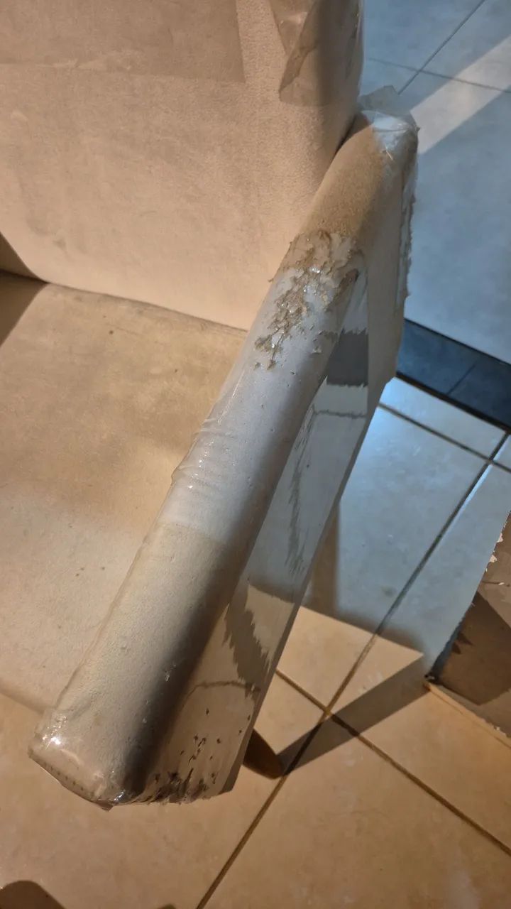 2 poltronas suede bege doação 