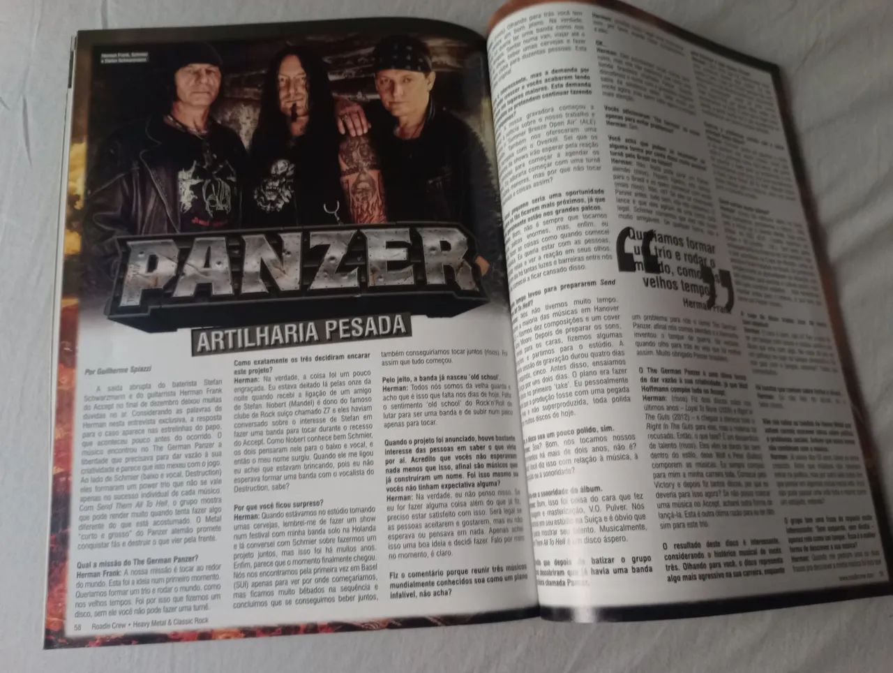 Revista Roadie Crew AC/DC, com poster  - Foto 4