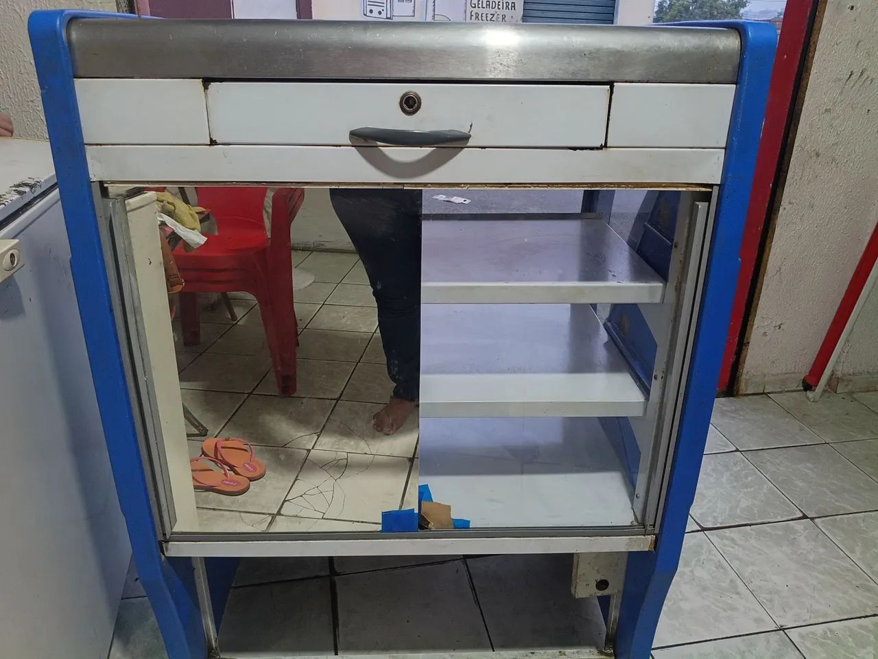 Vitrine com gaveta - Foto 3