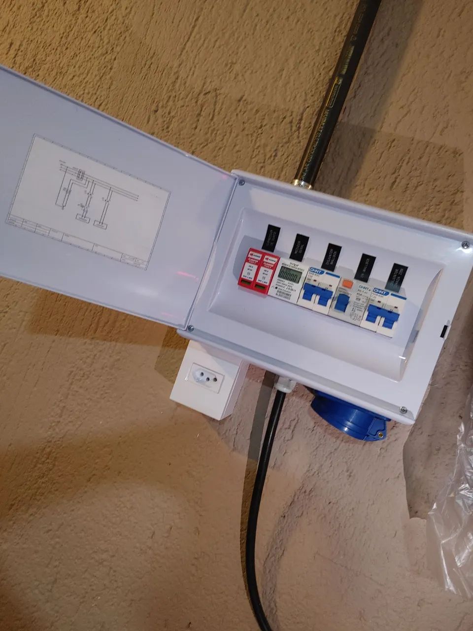 Montagem e manutenção de quadros eletricos  - Foto 2