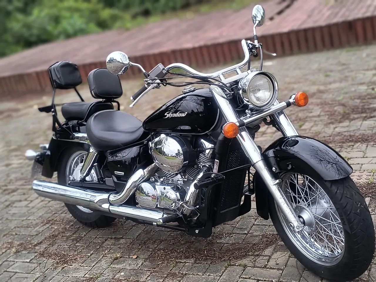Shadow 750