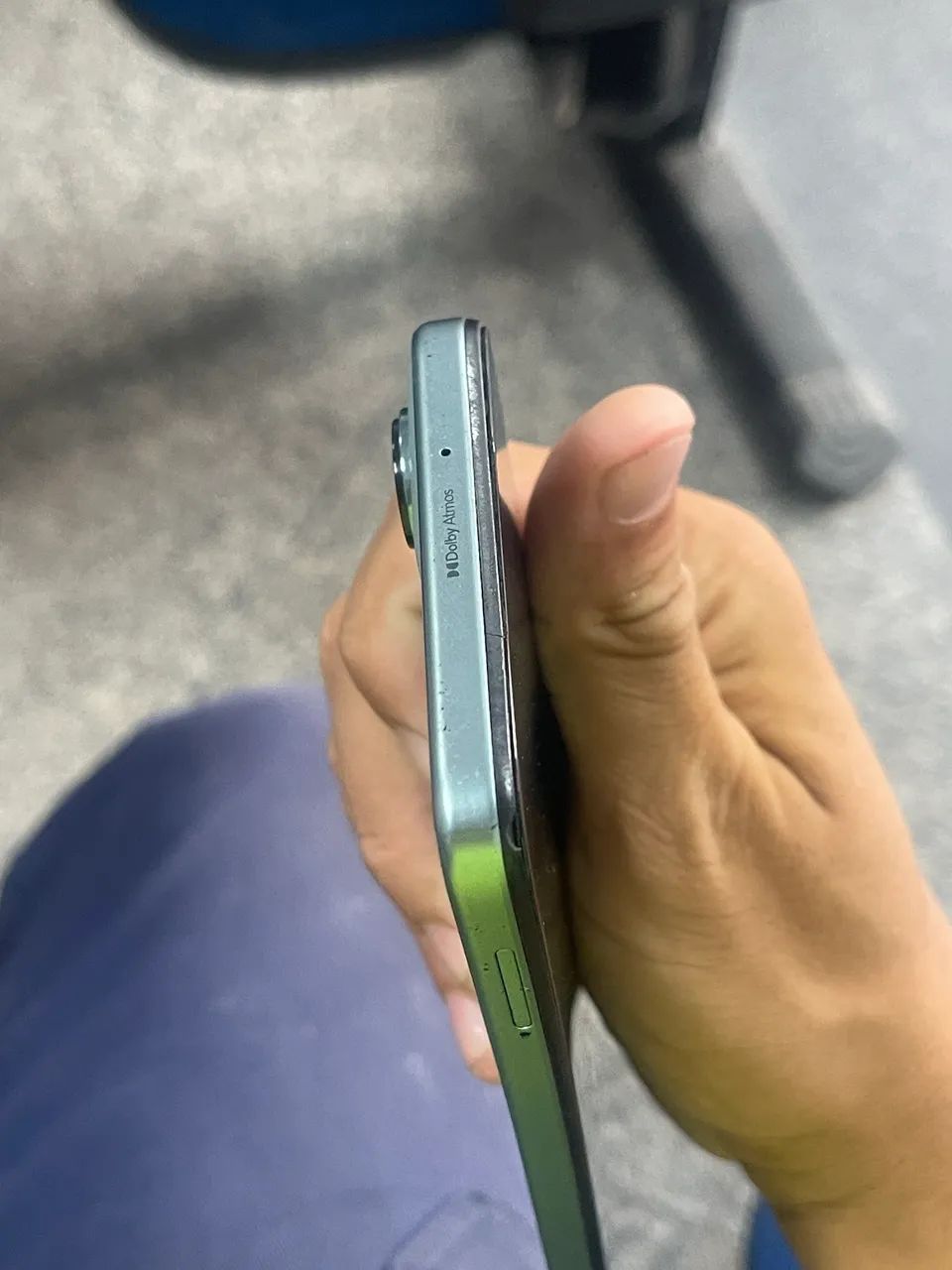 Celular semi novo 