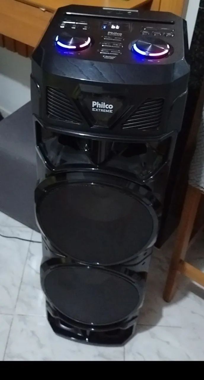 Som Philco 1800w  com entrada USB,entrada para microfone e bluetooth 
