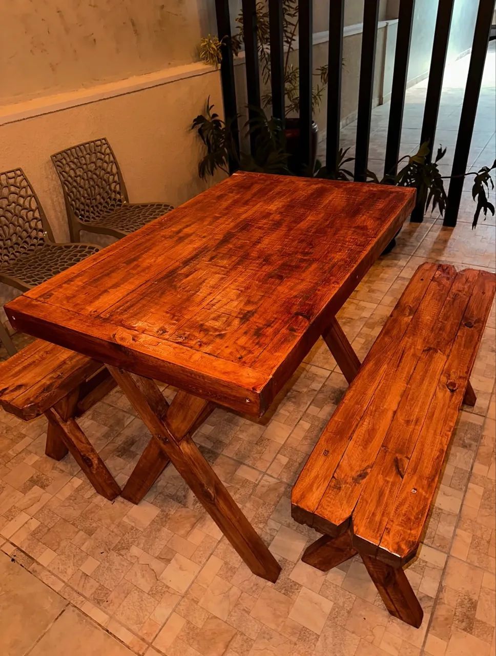 conjunto de mesa e dois bancos rustico