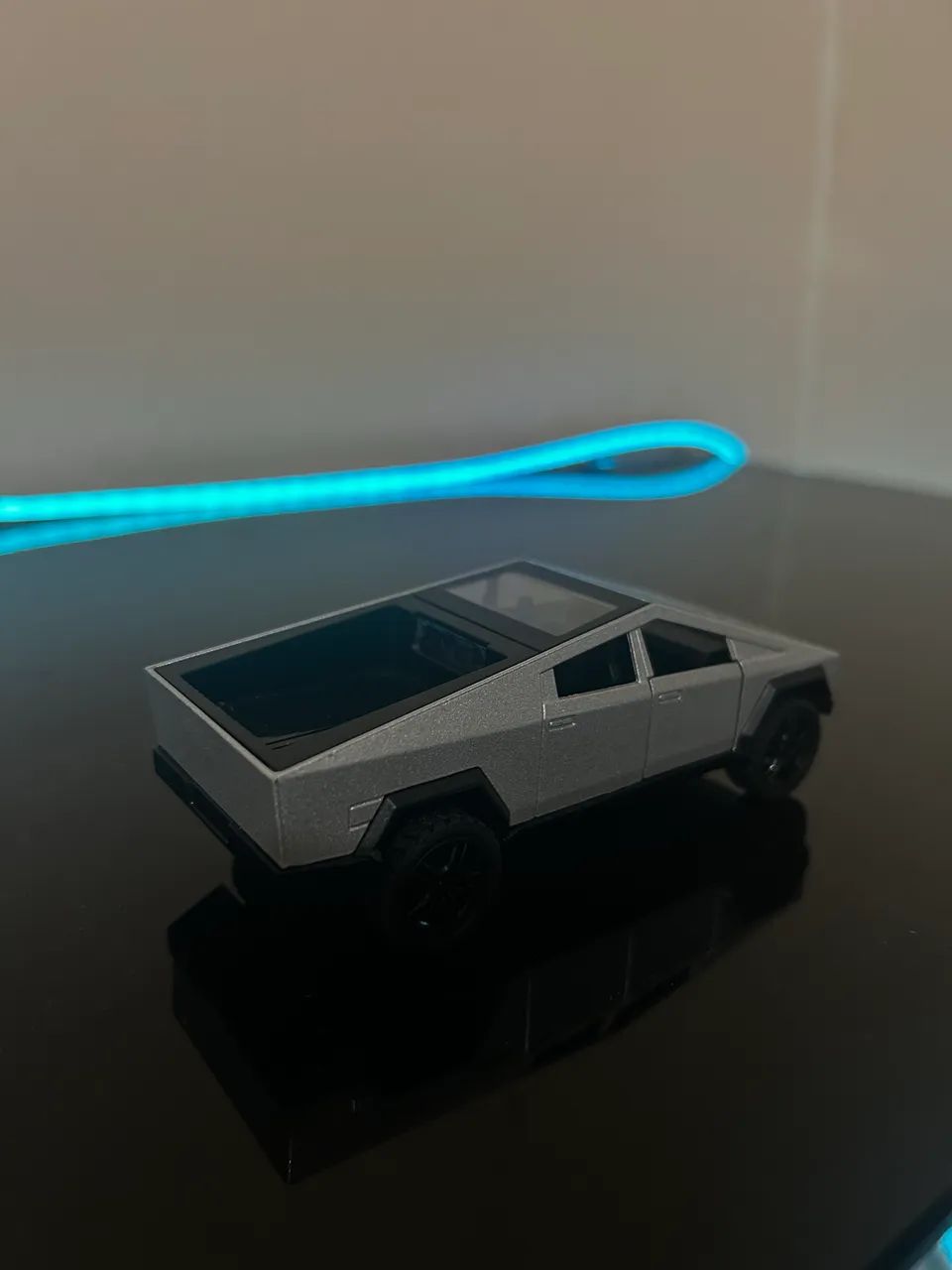 MINIATURA CYBERTRUCK - Foto 4